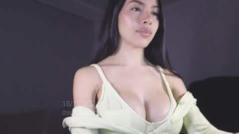 Snapshot of itsssssssme_lana chatting on 12.17.24 itsssssssme_lana online show from 12.17.24