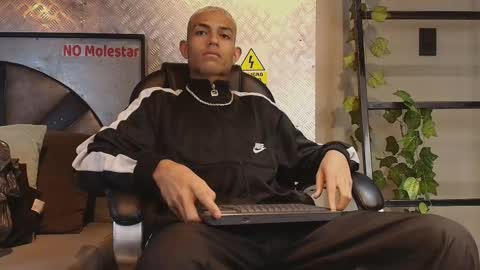 Snapshot of itszairen chatting on 02.17.26 itszairen online show from 02.17.26