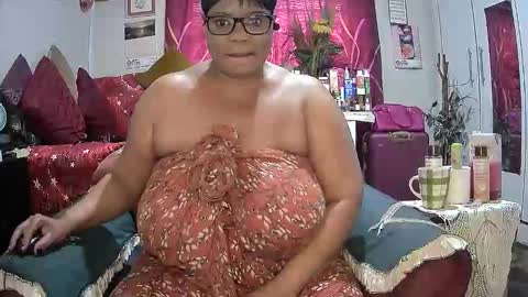 Snapshot of itumeleng74 chatting on 10.17.25 itumeleng74 online show from 10.17.25