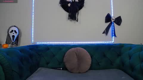 Snapshot of ivanacharm chatting on 10.18.25 ivanacharm online show from 10.18.25