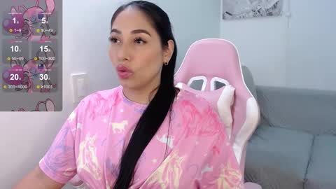 Snapshot of ivanacooper chatting on 02.12.25 ivana online show from 02.12.25