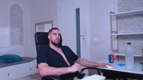 Snapshot of ivanhydee chatting on 09.12.25 IvanHydee online show from 09.12.25