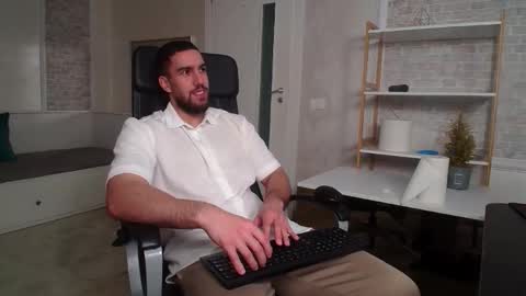 Snapshot of ivanhydee chatting on 11.27.25 IvanHydee online show from 11.27.25