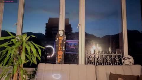 Snapshot of ivanna_west chatting on 10.15.25 Ivanna West online show from 10.15.25