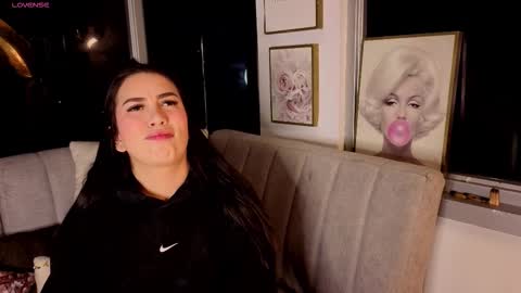 Snapshot of ivanna_west chatting on 12.17.25 Ivanna West online show from 12.17.25