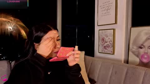 Snapshot of ivanna_west chatting on 12.18.25 Ivanna West online show from 12.18.25