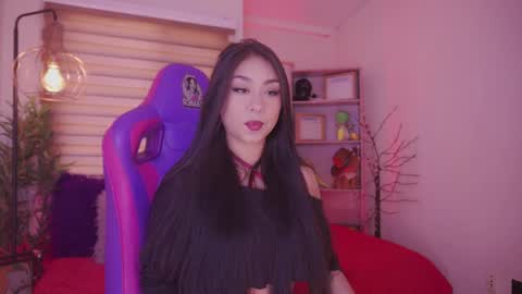 Snapshot of ivette_k chatting on 11.12.25 iveet online show from 11.12.25