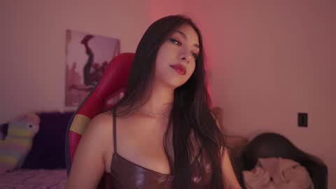 Snapshot of ivette_k chatting on 11.25.25 iveet online show from 11.25.25