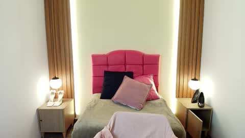 I V O N N E R O S S online show from 02.18.26