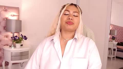 IvonnyBon online show from 02.11.26