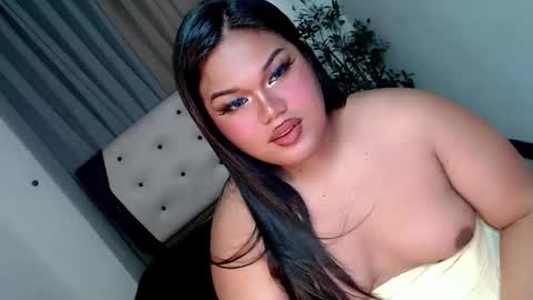 Ivory Cat RAWR online show from 12.18.25