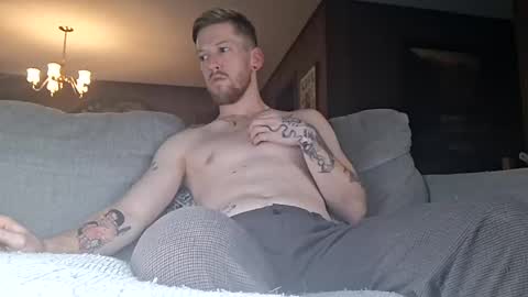 Snapshot of ivoryshaft2408 chatting on 09.27.25 ivoryshaft2408 online show from 09.27.25