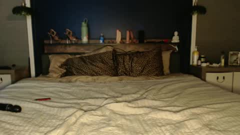 Ivy Dreams online show from 12.24.24