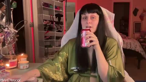 Snapshot of ivyminxxx chatting on 12.26.24 Ivy Minxxx online show from 12.26.24