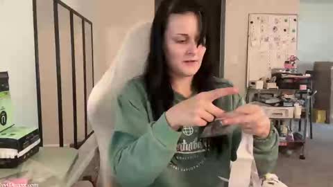 Snapshot of ivyminxxx chatting on 11.17.25 Ivy Minxxx online show from 11.17.25