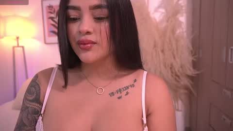 Snapshot of ivyrose_ chatting on 10.15.25 Annie online show from 10.15.25