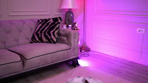 IvyRowa online show from 02.04.25