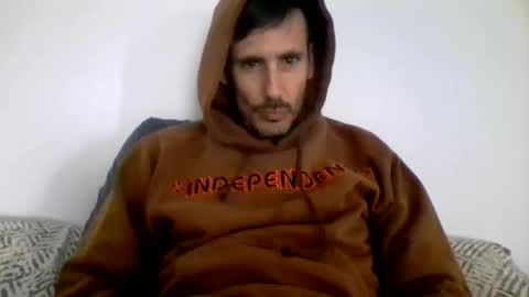 Snapshot of iyoperro chatting on 11.16.25 Casandro online show from 11.16.25