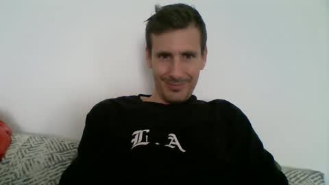 Snapshot of iyoperro chatting on 12.03.25 Casandro online show from 12.03.25