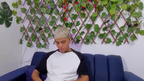 Snapshot of izaak_taylor7 chatting on 12.26.24 izaack online show from 12.26.24