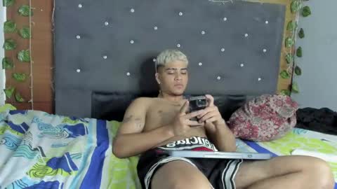 Snapshot of izaak_taylor7 chatting on 01.06.25 izaack online show from 01.06.25