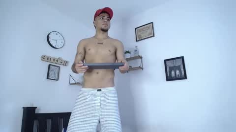 Snapshot of izaak_taylor7 chatting on 03.11.25 izaack online show from 03.11.25