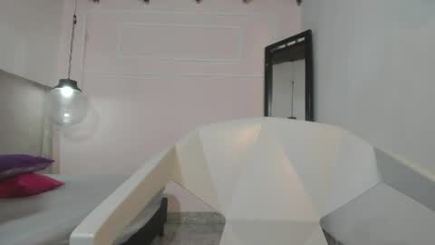 izelevans online show from 04.05.26