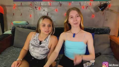 Snapshot of izi_fox chatting on 11.14.25 izi online show from 11.14.25