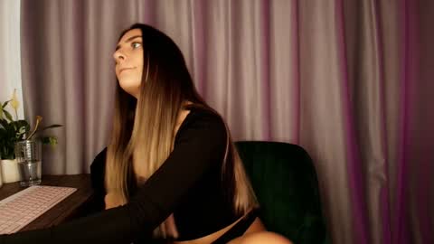 izy bellee online show from 12.02.24