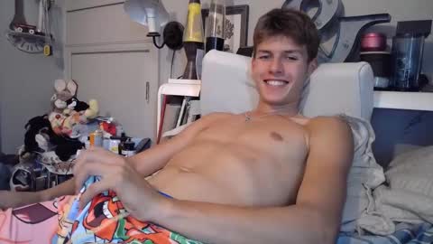 Snapshot of izzame2 chatting on 09.17.25 Willis online show from 09.17.25