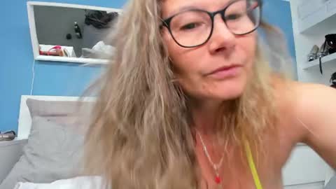 Snapshot of izzymendosa chatting on 06.29.26 Izzy Mendosa online show from 06.29.26
