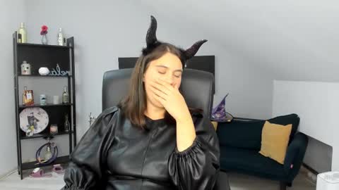 Izzy online show from 10.31.25