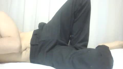 Snapshot of j24781043 chatting on 04.01.26 ShyAlexX online show from 04.01.26