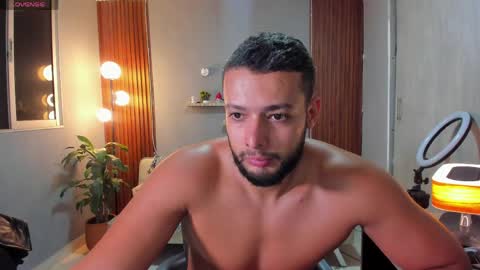 Snapshot of j_calix chatting on 04.30.26 Calix Independient model Insta and twt Calixsnake online show from 04.30.26