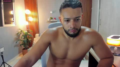 Snapshot of j_calix chatting on 05.12.26 Calix Independient model Insta and twt Calixsnake online show from 05.12.26