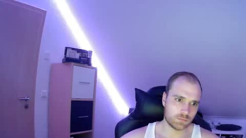 Snapshot of j_german783377 chatting on 01.05.25 here4y online show from 01.05.25