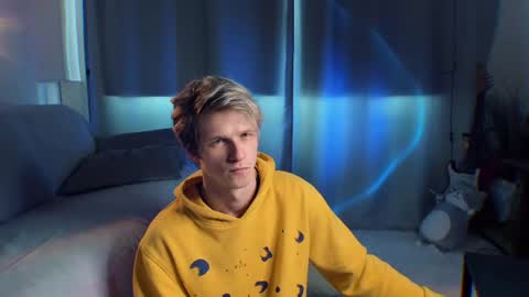 Snapshot of jack_frozt chatting on 05.18.26 brestonsweet online show from 05.18.26
