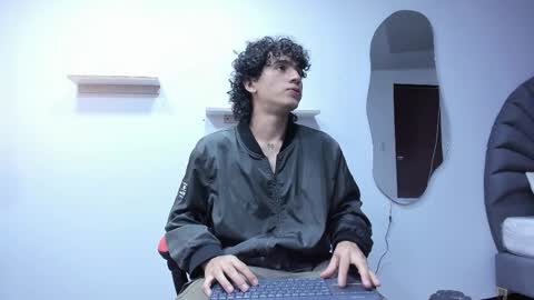 Snapshot of jackestaylor chatting on 09.11.25 Jackes Taylor online show from 09.11.25