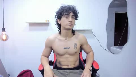 Snapshot of jackestaylor chatting on 09.15.25 Jackes Taylor online show from 09.15.25