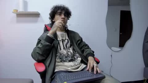 Snapshot of jackestaylor chatting on 10.20.25 Jackes Taylor online show from 10.20.25