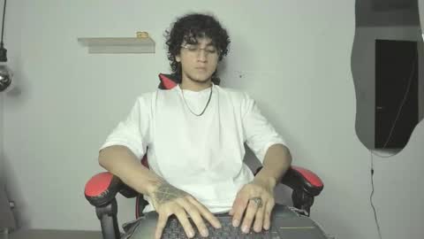 Snapshot of jackestaylor chatting on 11.10.25 Jackes Taylor online show from 11.10.25