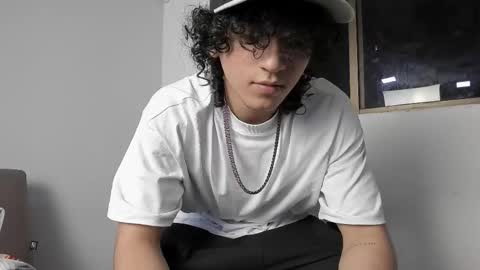 Snapshot of jackestaylor chatting on 11.28.25 Jackes Taylor online show from 11.28.25