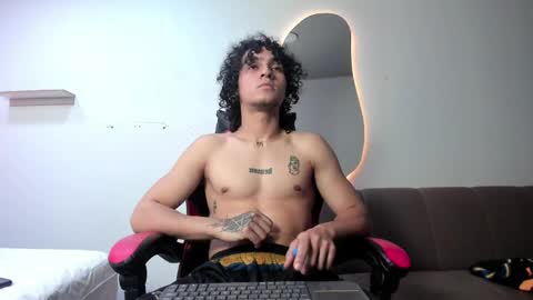 Snapshot of jackestaylor chatting on 04.10.26 Jackes Taylor online show from 04.10.26