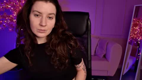 Snapshot of jackiebard chatting on 10.04.25 Jackie Byrd online show from 10.04.25