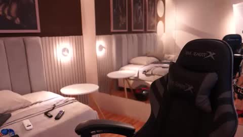 Jackson Bell online show from 09.25.25