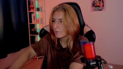 Linda Sofia help me get to 100 thumbs up online show from 01.11.25