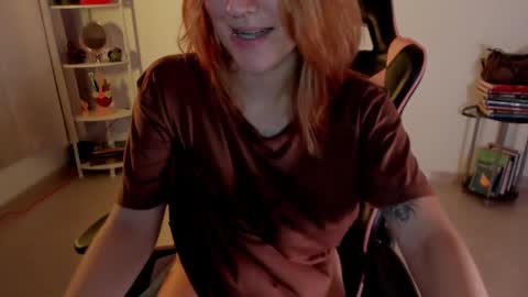 Linda Sofia help me get to 100 thumbs up online show from 02.03.25