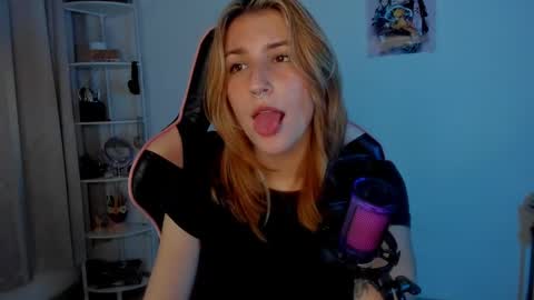 Linda Sofia help me get to 100 thumbs up online show from 02.10.25