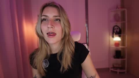 Linda Sofia help me get to 100 thumbs up online show from 12.03.25