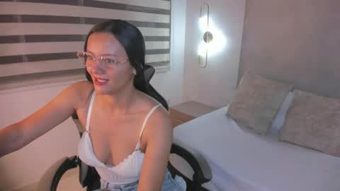 Snapshot of jade_callen chatting on 05.28.26 J A D E online show from 05.28.26